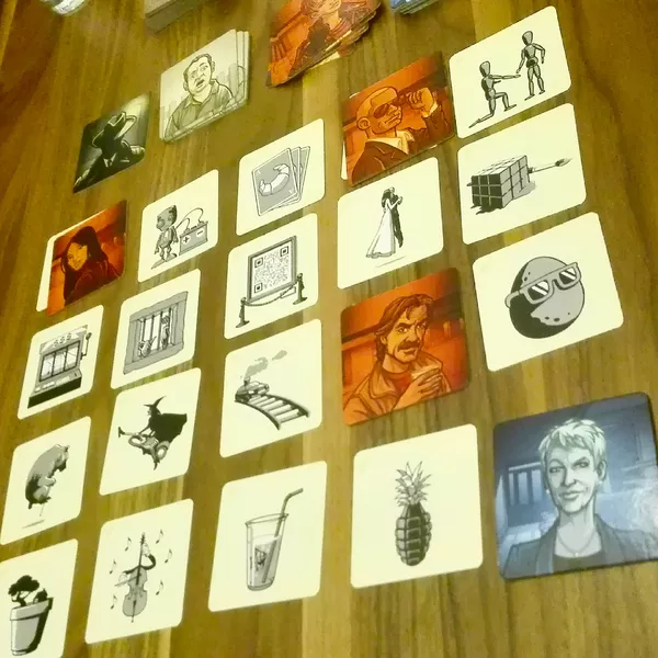 Codenames: Pictures - Image 2