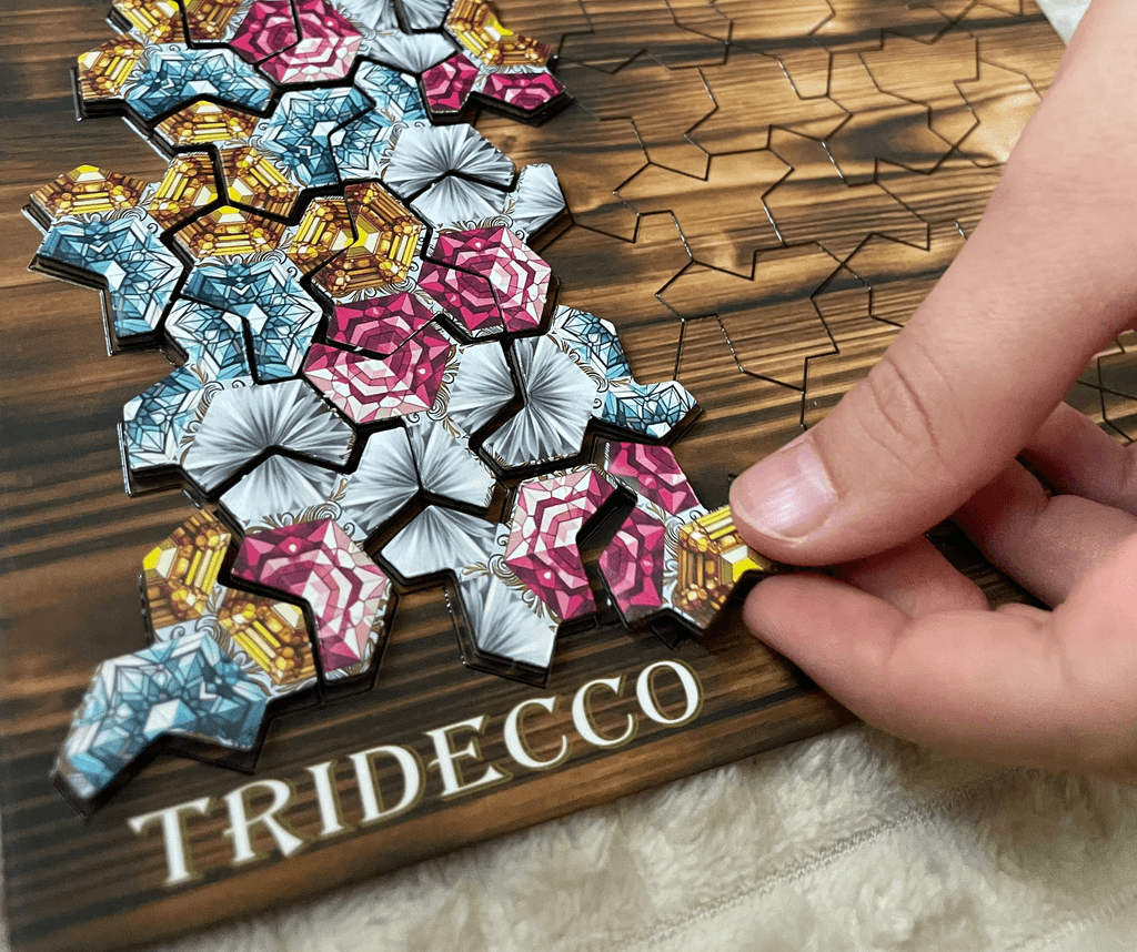 Tridecco board game with 13-sided Einstein shape tiles
